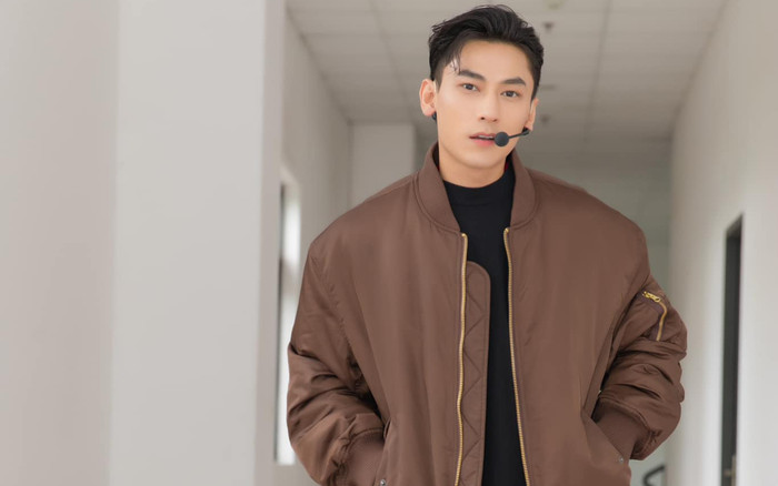 Isaac: Lúc hát hết mình, đi về mất áo! Ảnh 2