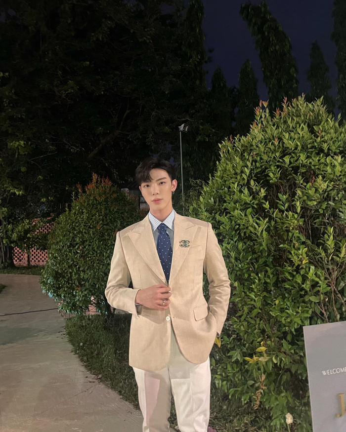 ERIK quên lời ca khúc trăm triệu view trên sân khấu, phải 'cầu cứu' khán giả Ảnh 4