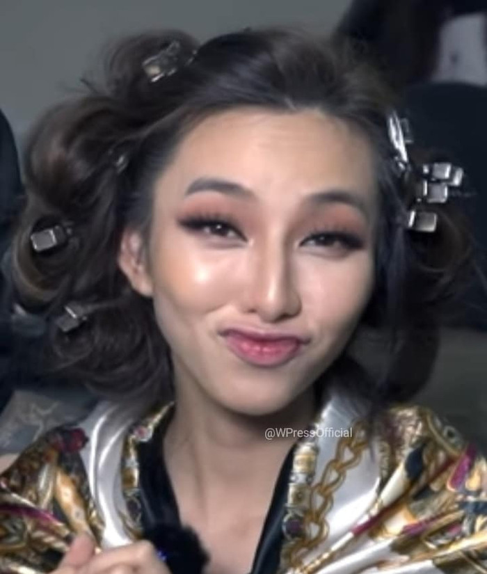 Phía sau màn final walk đầy xúc động của Thùy Tiên là loạt meme hài hước: Nét buồn của chị đâu hết rồi? Ảnh 5