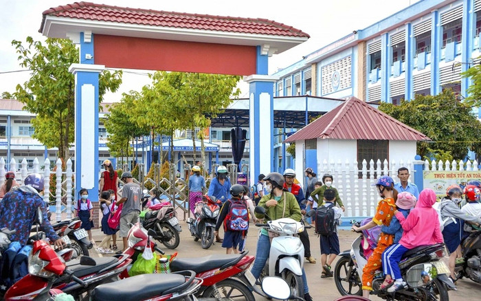 Yêu cầu một trường ở Cà Mau trả lại phụ huynh 282 triệu đồng Ảnh 2