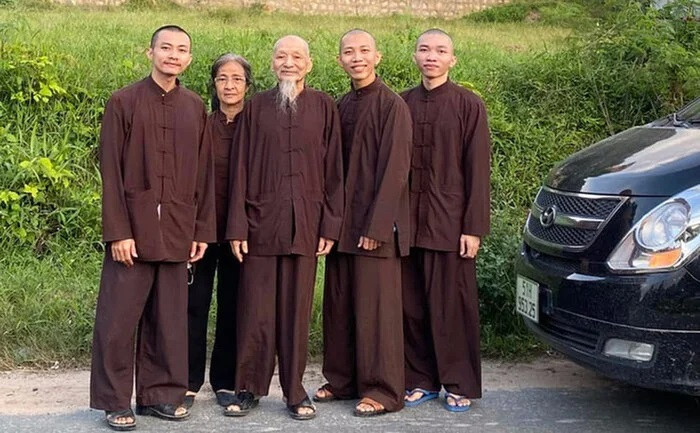 Bị cáo Lê Tùng Vân và các 'đệ tử' tại Tịnh thất Bồng Lai