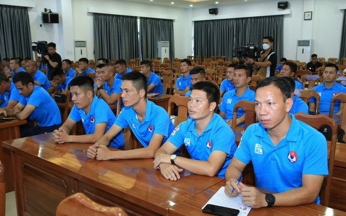 Nếu trọng tài vẫn kém cỏi, V.League lắp VAR chỉ tốn tiền và cãi to Ảnh 2