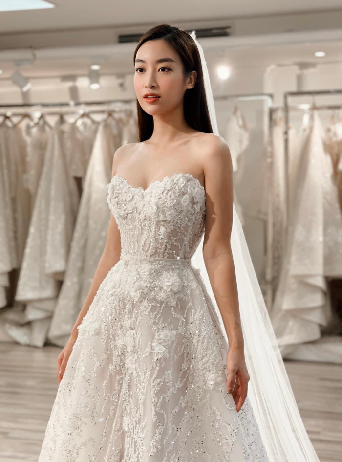 Hiện chưa rõ Đỗ Mỹ Linh sẽ chọn thiết kế nào để diện trong hôn lễ ngày 23/10