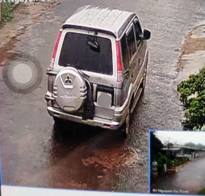 Chiếc ôtô nghi được sử dụng cướp tài sản tại nhà ông V.V.M. (Ảnh: NLĐ).