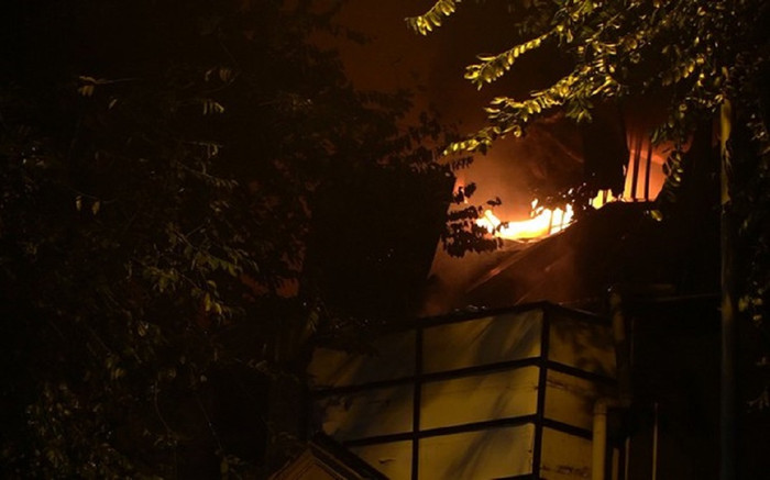 Cháy lớn ở một nhà hàng tại trung tâm TP.HCM, thực khách và nhân viên nháo nhào tháo chạy Ảnh 2