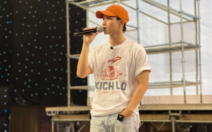 Hoàng Dũng xây cả ngôi nhà trên sân khấu Yên Concert khiến fan hào hứng Ảnh 2