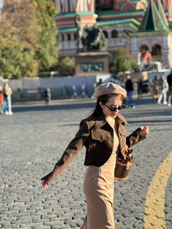 Bối cảnh nơi mà Quỳnh Nga 'check-in' có nhiều nét tương đồng với bức ảnh mà Việt Anh chia sẻ.