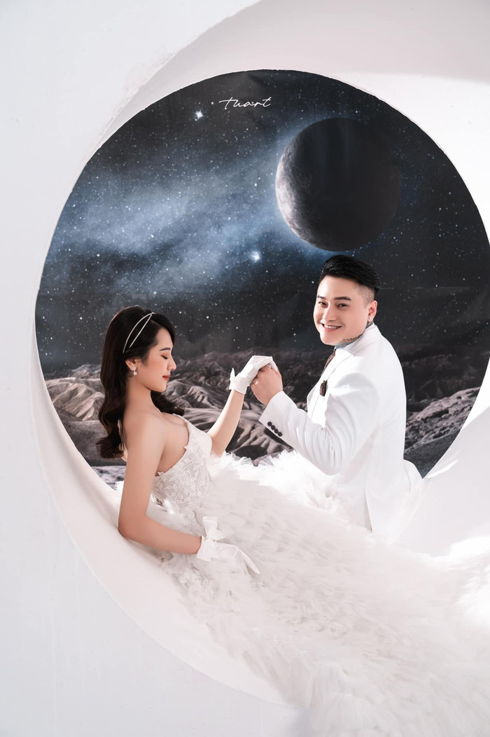 Vũ Duy Khánh đã cùng bà xã thực hiện một bộ ảnh cưới đầy lãng mạn trước thềm hôn lễ