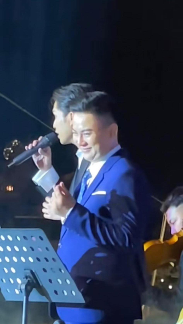 Hoài Lâm vui vẻ tương tác với khán giả