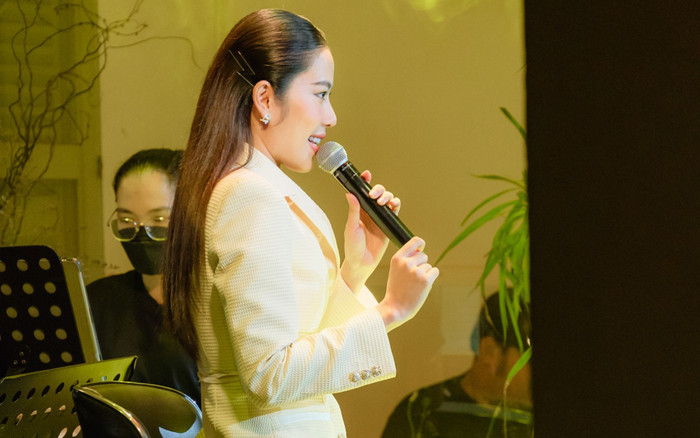 Phản ứng của Nam Em khi bị band nhạc 'chọc ghẹo' lúc đang hát: 'Cười cái gì mà cười'! Ảnh 2