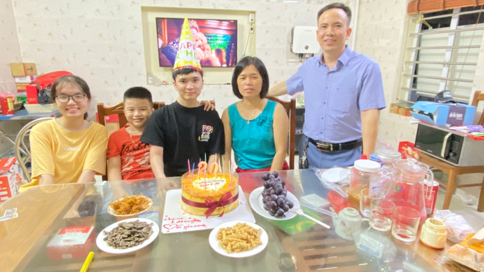 Gia đình hạnh phúc của Kiệt.