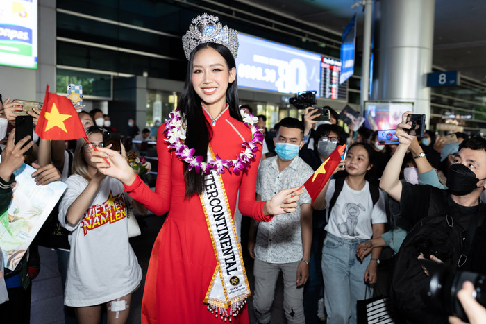 Điểm chung của Bảo Ngọc - Hương Giang - Thùy Tiên ngày trở về nước sau giật vương miện quốc tế Ảnh 2