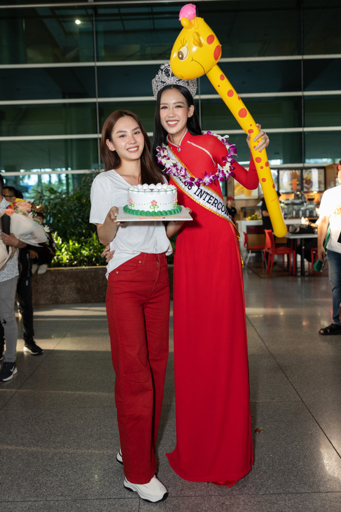 Điểm chung của Bảo Ngọc - Hương Giang - Thùy Tiên ngày trở về nước sau giật vương miện quốc tế Ảnh 1