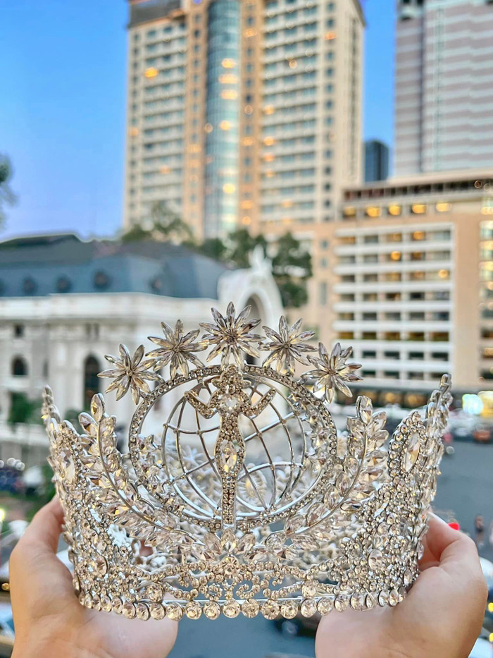 Sự thay đổi trong vương miện Miss Intercontinental của Bảo Ngọc: Ý nghĩa lớn và giá trị cực 'khủng' Ảnh 2