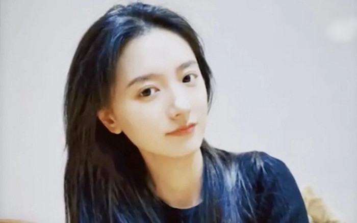 Trường học bị phản ứng dữ dội vì được cho cố tình thuê cô giáo xinh đẹp để lôi kéo sinh viên đến lớp Ảnh 2