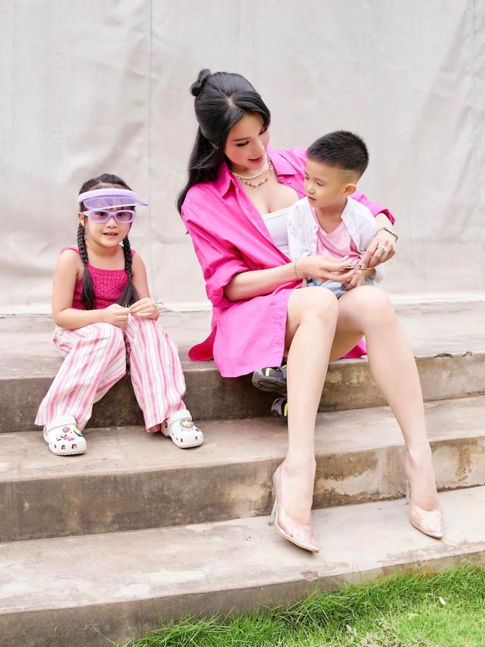 Hiện tại cựu người mẫu đang tập trung vào công việc kinh doanh và chăm sóc hai con nhỏ