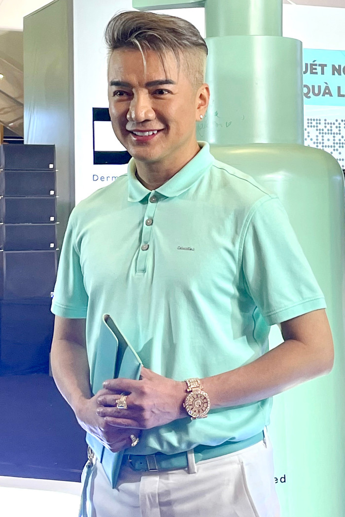 Đàm Vĩnh Hưng tại một sự kiện.