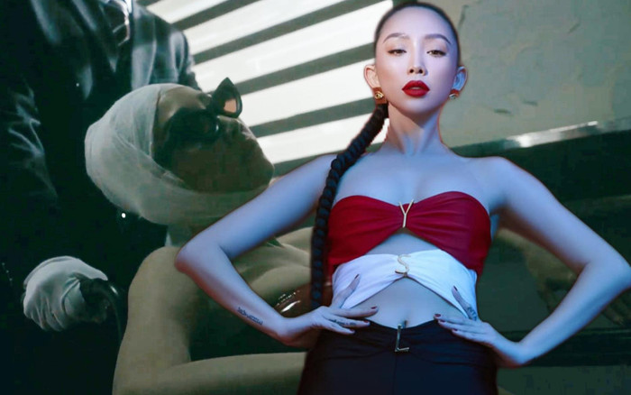 Tóc Tiên quấn băng kín mặt trong trailer MV 906090: Đang khám bệnh tự nhiên 'bị bắt' đóng MV? Ảnh 2