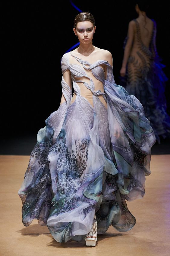 Iris Van Herpen - Nhà thiết kế xóa mờ ranh giới giữa nghệ thuật, thời trang và công nghệ Ảnh 5