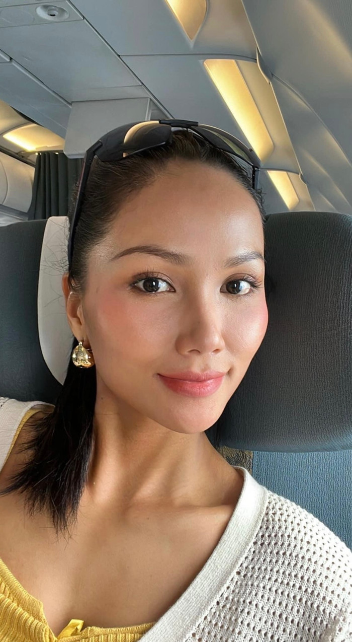 Mỗi lần nhận được lời khen hay chê từ dư luận H’Hen Niê đều có cách trả lời đầy tinh tế khiến ai nấy đều ngưỡng mộ.