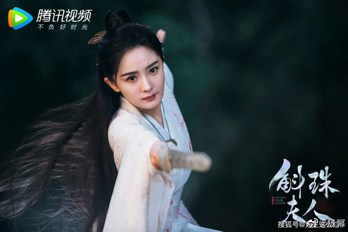 Sự hợp tác giữa tiểu hoa hàng đầu lứa 85 và nam lưu lượng đang gây ra nhiều tranh cãi. 