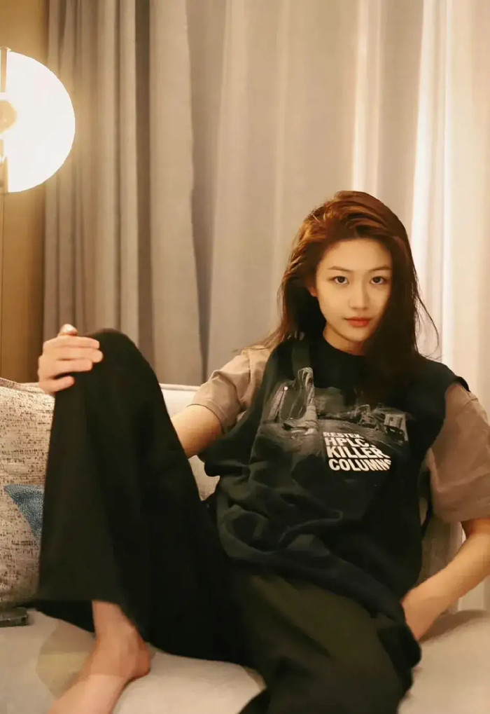 Hướng Hàm Chi - người có tin đồn tình cảm với Ngô Lỗi