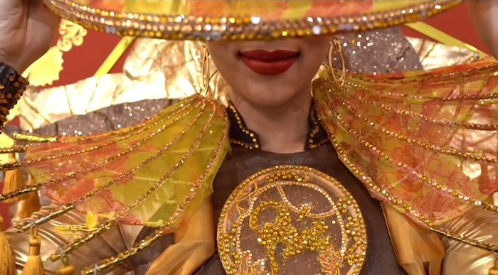 'Miss son đỏ' Thiên Ân keo lỳ trong sắc son nổi bật.