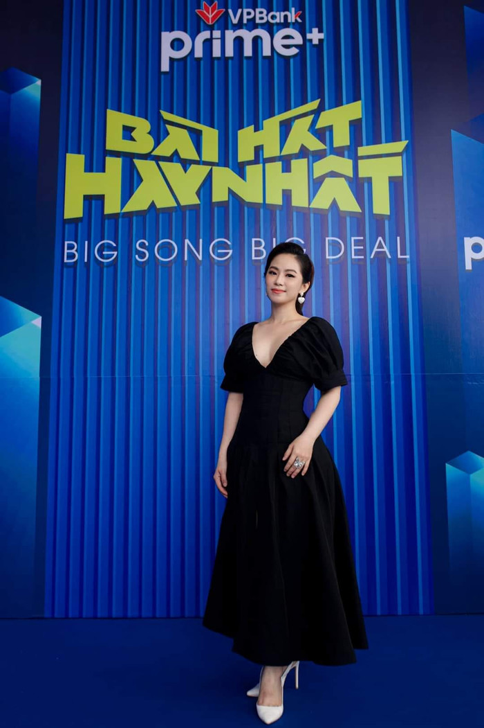 Mãn nhãn với màn hát chay 'ngọt ngào đến mấy cũng tan thành mây' của Lương Bích Hữu dưới trời mưa to Ảnh 4