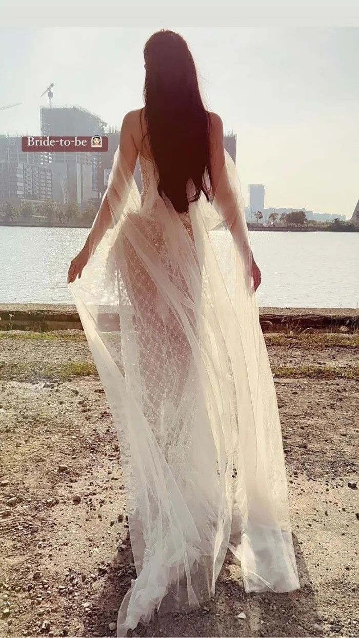 Chiếc váy cưới mà Hoa hậu Lê Âu Ngân Anh 'nhá hàng' khiến nhiều người không khỏi xuýt xoa