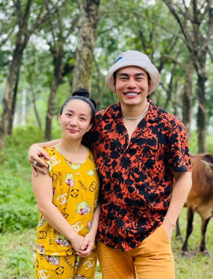 Cặp đôi thường xuyên đăng tải khoảnh khắc giản dị đời thường nhưng đầy hạnh phúc khiến khán giả ngưỡng mộ.