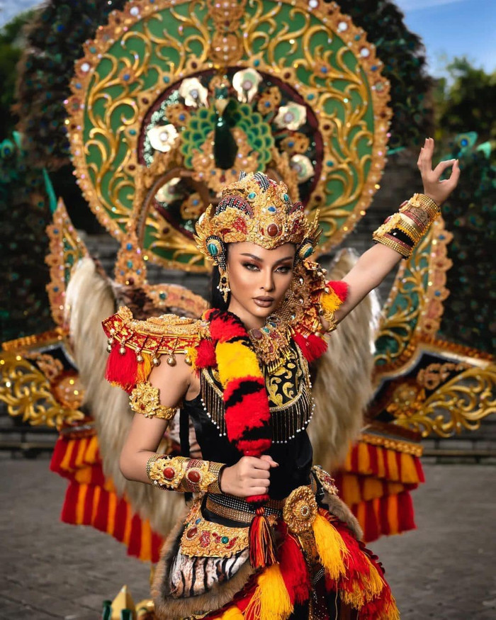 Trúc Chỉ của Thiên Ân 'xả ảnh Full HD', gặp ngay National Costume cực chất của Indonesia: Căng quá Ảnh 3