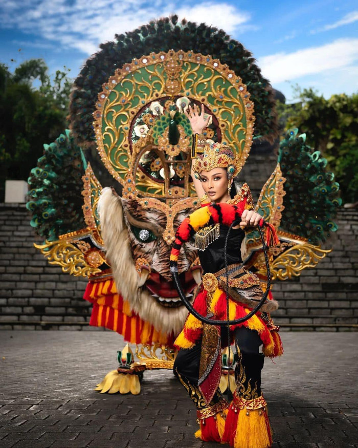 Trúc Chỉ của Thiên Ân 'xả ảnh Full HD', gặp ngay National Costume cực chất của Indonesia: Căng quá Ảnh 2