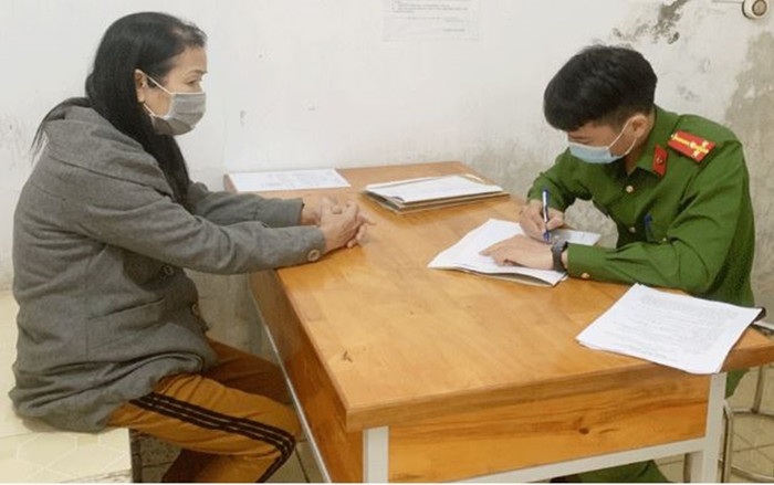 Công an bắt quả tang 2 cặp nam nữ đang 'hành lạc' trong nhà nghỉ do 'tú bà' U60 quản lý Ảnh 2