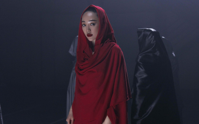 Giải mã 906090 của Tóc Tiên: Ẩn chứa hint về loạt ca khúc mới, nhiều hủ tục tiêu cực được cài cắm Ảnh 2