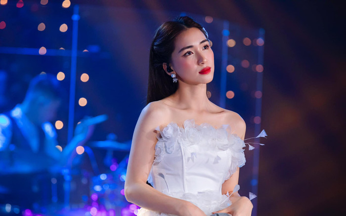 Hoà Minzy hé lộ lý do dù đã kiếm tiền tỷ nhưng vẫn livestream bán hàng Ảnh 2