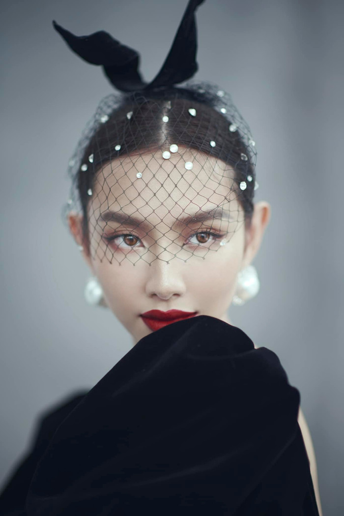 Hoa hậu của các hoa hậu 2016 bị Thùy Tiên làm lu mờ: Đừng chụp chung với Queen Tiên, chỉ bị thiệt thòi Ảnh 7