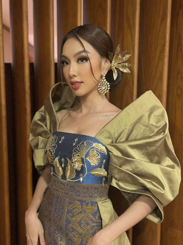 Hoa hậu của các hoa hậu 2016 bị Thùy Tiên làm lu mờ: Đừng chụp chung với Queen Tiên, chỉ bị thiệt thòi Ảnh 2