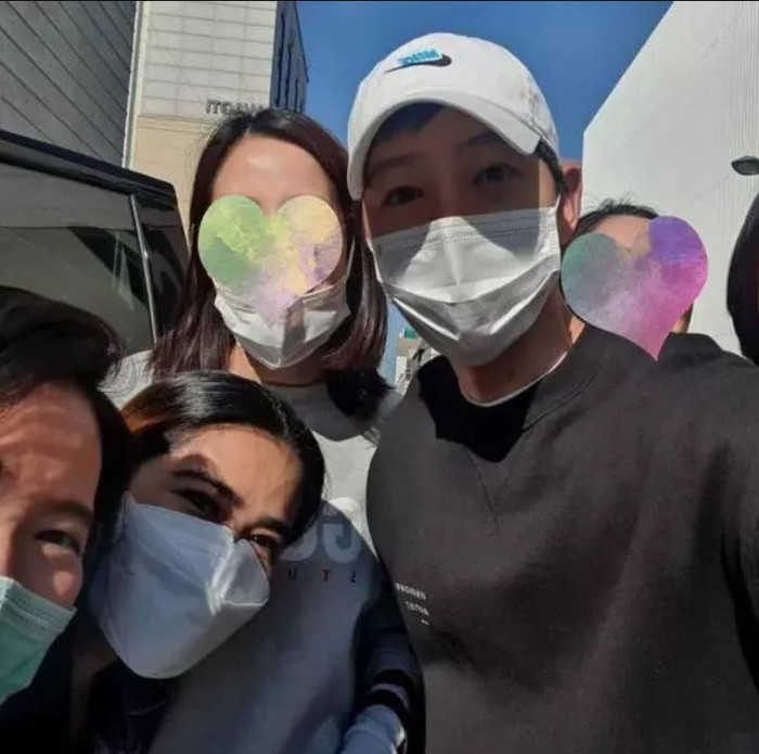 Song Joong Ki bị bắt gặp dùng đồ đôi với Song Hye Kyo, tiếp tục dấy lên tin tái hợp? Ảnh 1