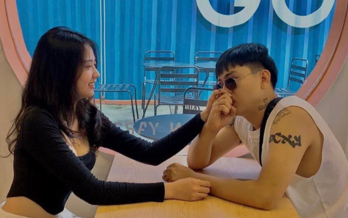 Hoài Lâm và bạn gái hot girl liên tục 'phát cẩu lương' trên sóng livestream Ảnh 2