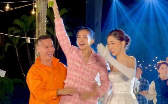 Hoa hậu Tiểu Vy bắt được hoa cưới tại hôn lễ của Bình An - Phương Nga Ảnh 2