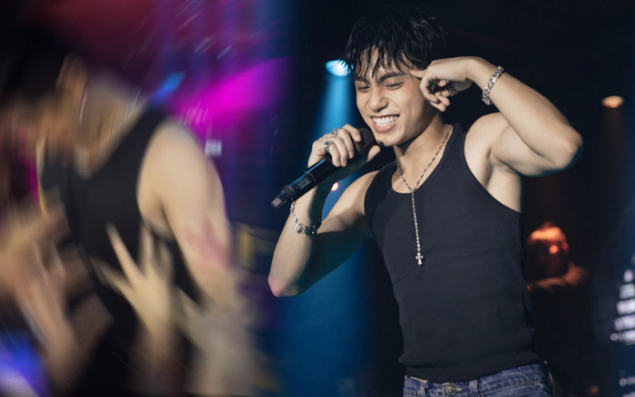 Noo Phước Thịnh diện style MONO đi diễn, thoải mái cho khán giả 'sờ múi' trên sân khấu Ảnh 2