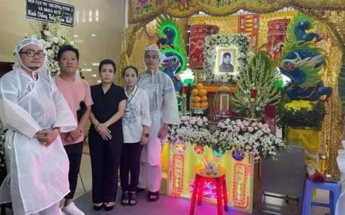 Trường Giang không giấu nổi xúc động, Việt Hương suy sụp trước linh cữu nghệ sĩ Nam Anh Ảnh 2