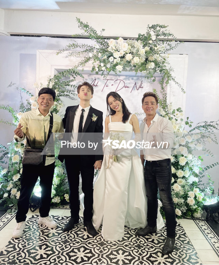 Hình ảnh Đỗ Duy Nam và Trung Ruồi có mặt tại hôn lễ của vợ chồng Diệu Nhi ở Hà Nội