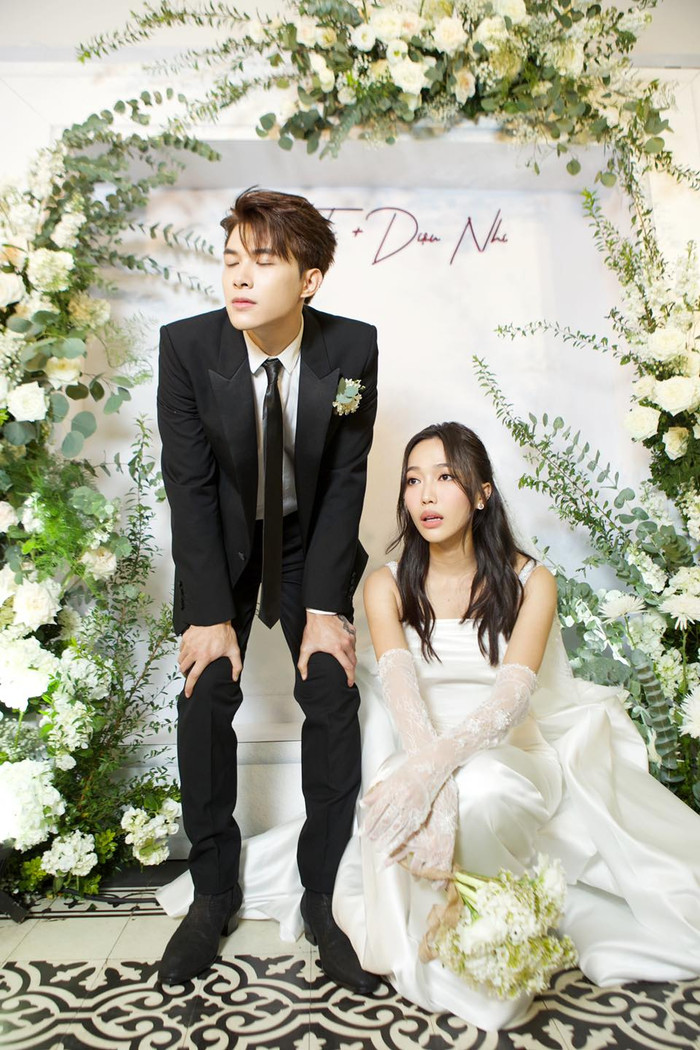 Cả hai bơ phờ sau khi hôn lễ kết thúc