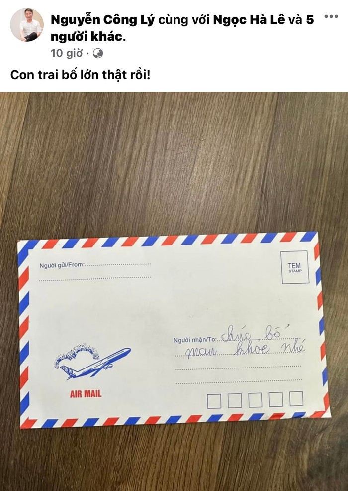 Là người làm cha, làm mẹ khi chứng kiến khoảnh khắc trên ai nấy đều rưng rưng khoé mắt. 