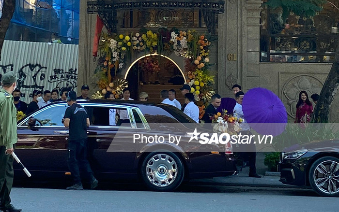 Lễ đón dâu Hoa hậu Đỗ Mỹ Linh: Con trai nhà bầu Hiển cùng dàn xế hộp sẵn sàng 'rước nàng về dinh' Ảnh 2
