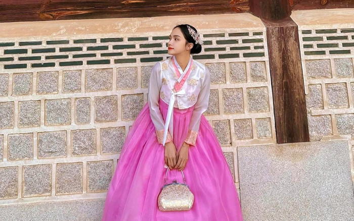 Hương Giang diện Hanbok check-in cực xinh xắn ở Hàn Quốc Ảnh 2