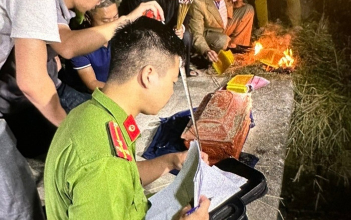 Đào trộm mộ phần rồi tống tiền 300 triệu đồng Ảnh 2