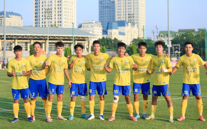 Xuất sắc vượt mặt đội trẻ Hà Nội, CLB Vị Trí Vàng Kon Tum giành vé đá trận thăng hạng Ảnh 2