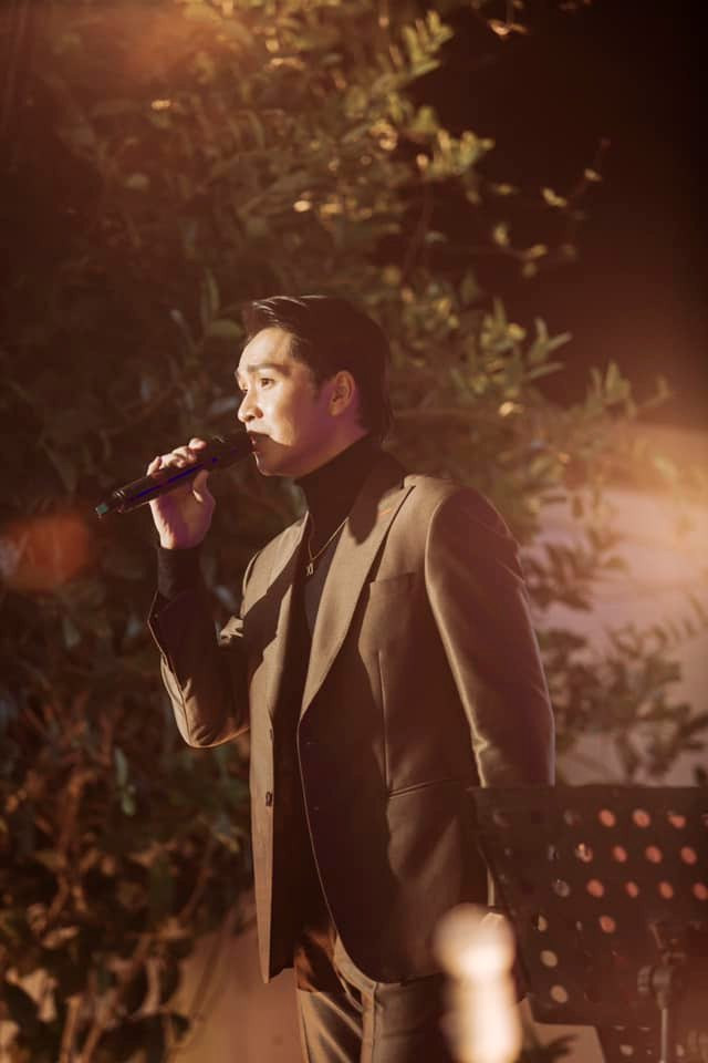 'Lẻ bóng' hát nhạc buồn trên sân khấu, Bạch Công Khanh vẫn bị dân mạng liên tục 'gán ghép' với Nam Em Ảnh 1